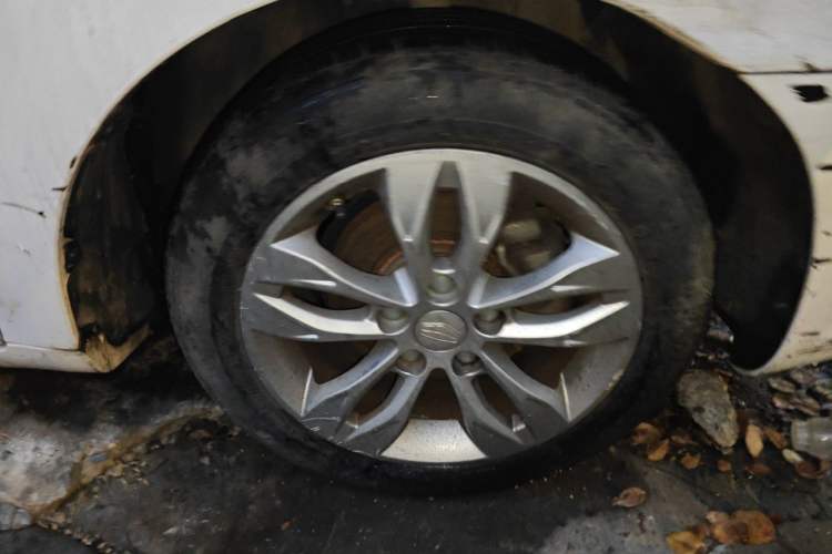Used Geely Auto Emgrand 2016 Sedan 1.5L CVT Upward Version Right Front Wheel Hub