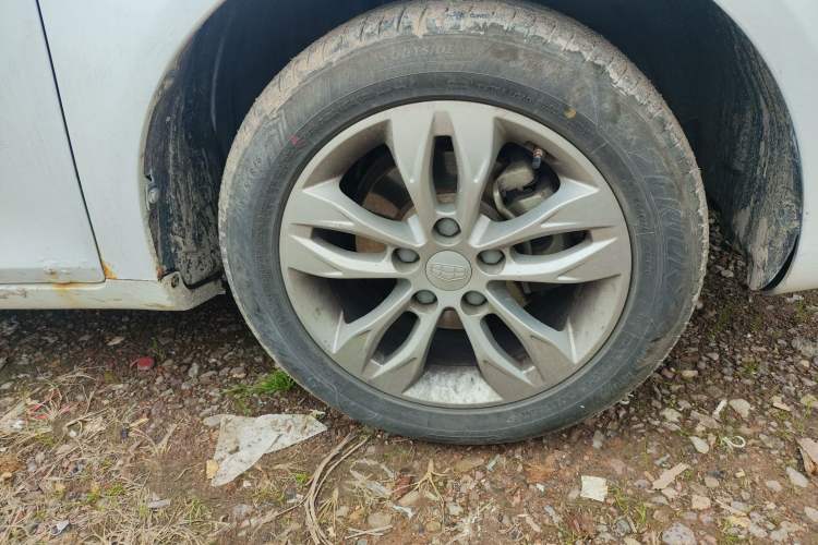 Used Geely Auto Emgrand 2016 Sedan 1.5L Manual Upward Edition Right Front Wheel Hub