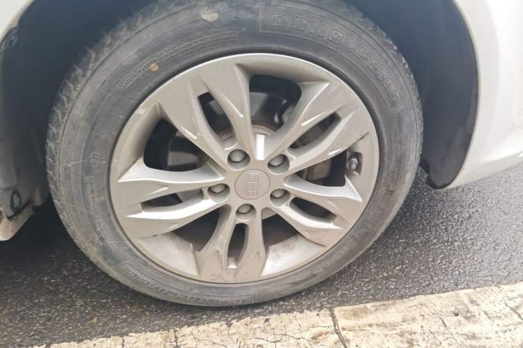Used Geely Auto Emgrand 2016 Sedan 1.5L CVT Upward Version Right Front Wheel Hub