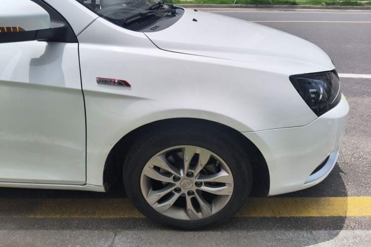 Used Geely Auto Emgrand 2016 Sedan 1.3T CVT Upward Edition Right Front Wheel Hub