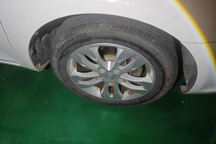 Used Geely Auto Emgrand 2016 Sedan 1.5L CVT Upward Version Right Front Wheel Hub