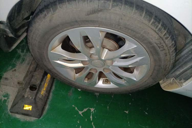 Used Geely Auto Emgrand 2016 Sedan 1.5L CVT Upward Version Right Front Wheel Hub