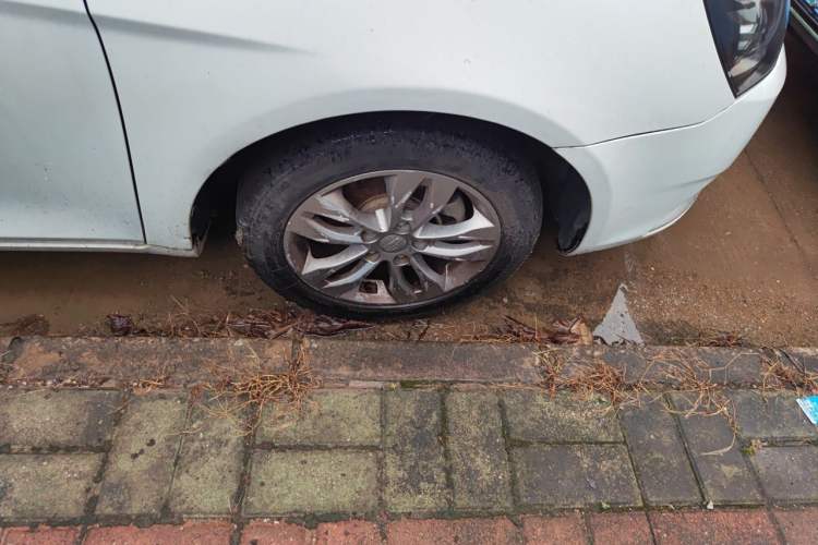 Used Geely Auto Emgrand 2016 Sedan 1.5L Manual Upward Edition Right Front Wheel Hub