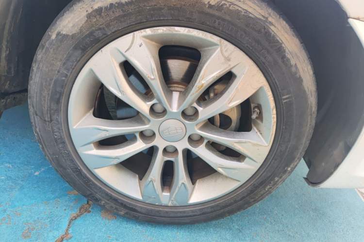 Used Geely Auto Emgrand 2016 Sedan 1.5L Manual Upward Edition Right Front Wheel Hub