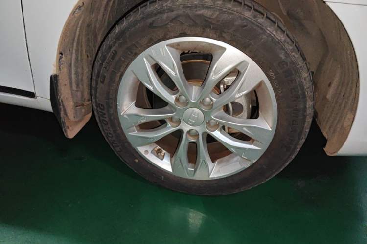 Used Geely Auto Emgrand 2016 Sedan 1.3T Manual Upward Edition Right Front Wheel Hub