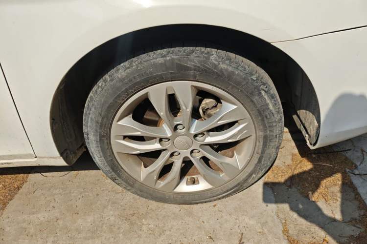 Used Geely Auto Emgrand 2016 Sedan 1.5L CVT Upward Version Right Front Wheel Hub