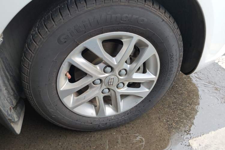 Used Geely Auto Emgrand 2016 Sedan 1.5L CVT Luxury Model Right Front Wheel Hub