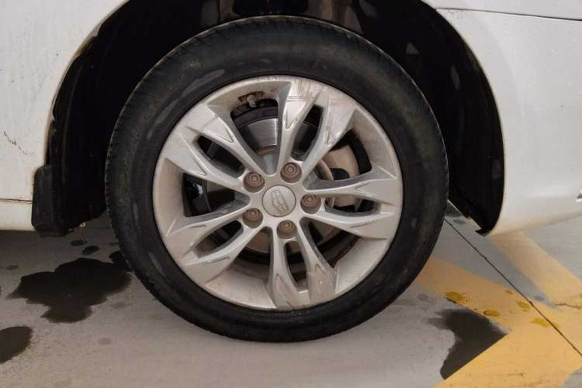 Used Geely Auto Emgrand 2016 Sedan 1.5L CVT Upward Version Right Front Wheel Hub