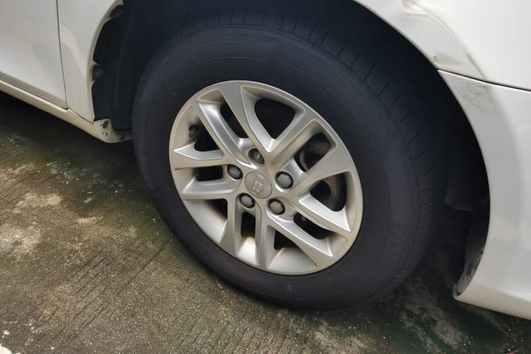 Used Geely Auto Emgrand 2016 Sedan 1.5L CVT Luxury Model Right Front Wheel Hub