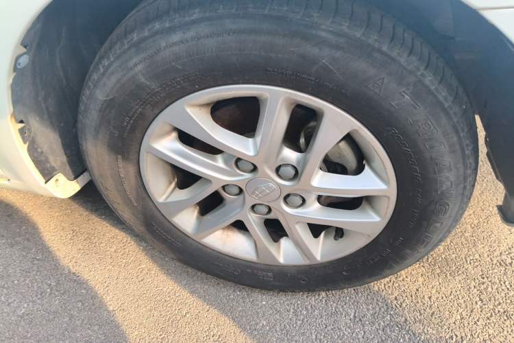 Used Geely Auto Emgrand 2016 Sedan 1.5L Manual Luxury Model Right Front Wheel Hub