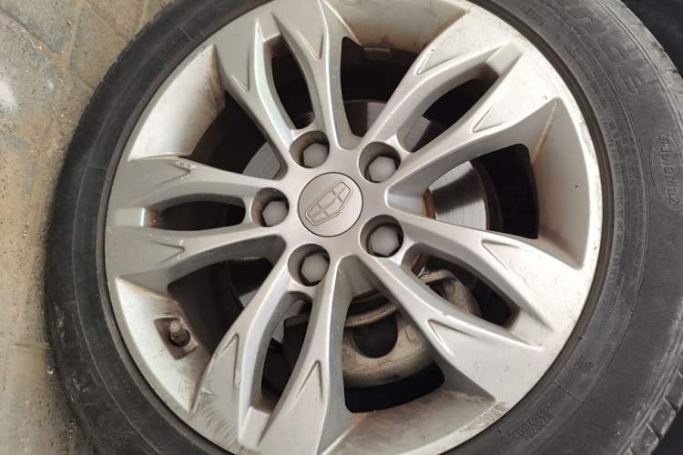 Used Geely Auto Emgrand 2016 Sedan 1.5L Manual Upward Edition Right Front Wheel Hub