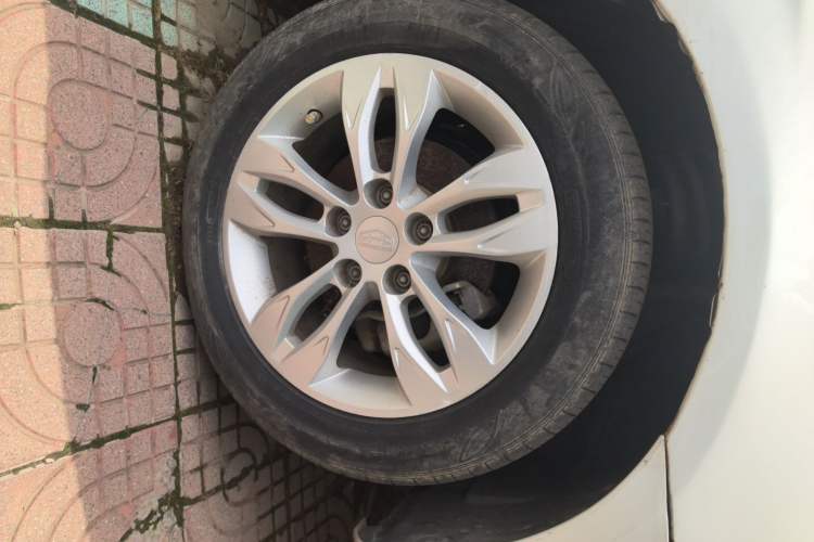 Used Geely Auto Emgrand 2016 Sedan 1.5L CVT Upward Version Right Front Wheel Hub