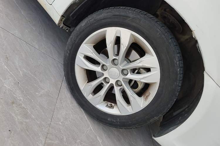 Used Geely Auto Emgrand 2016 Sedan 1.5L CVT Upward Version Right Front Wheel Hub