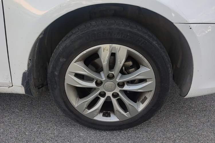 Used Geely Auto Emgrand 2016 Sedan 1.5L CVT Upward Version Right Front Wheel Hub