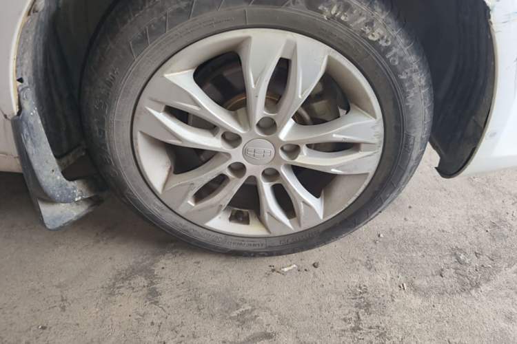 Used Geely Auto Emgrand 2016 Sedan 1.5L CVT Upward Version Right Front Wheel Hub
