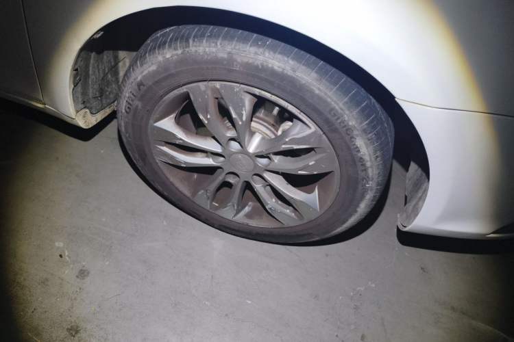 Used Geely Auto Emgrand 2016 Sedan 1.5L CVT Upward Version Right Front Wheel Hub