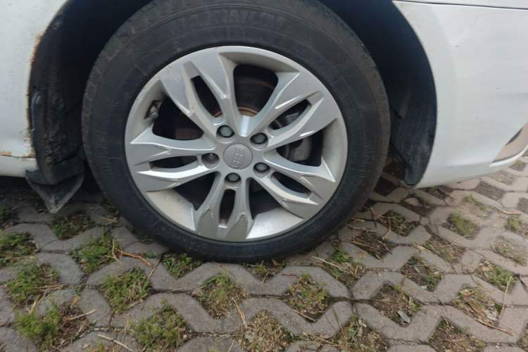 Used Geely Auto Emgrand 2016 Sedan 1.5L CVT Upward Version Right Front Wheel Hub