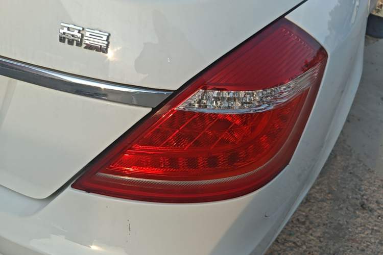 Used Geely Auto Emgrand 2016 Sedan 1.5L Manual Upward Edition Right Rear Taillight
