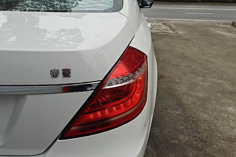 Used Geely Auto Emgrand 2016 Sedan 1.5L Manual Upward Edition Right Rear Taillight