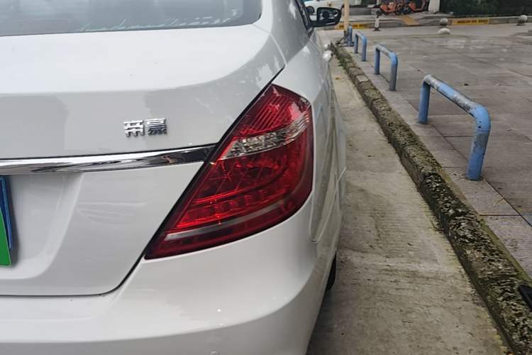 Used Geely Auto Emgrand 2016 Sedan 1.5L CVT Upward Version Right Rear Taillight