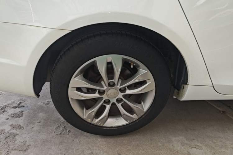 Used Geely Auto Emgrand 2016 Sedan 1.5L Manual Upward Edition Right Rear Wheel Hub