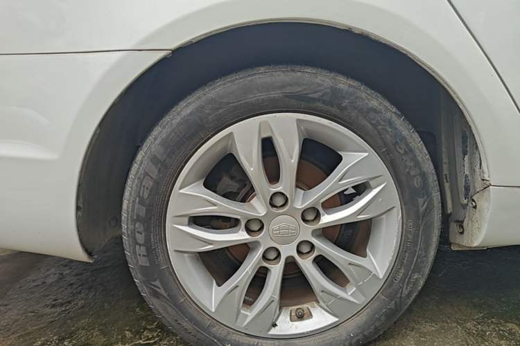 Used Geely Auto Emgrand 2016 Sedan 1.5L Manual Upward Edition Right Rear Wheel Hub