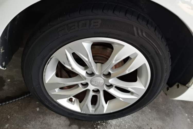 Used Geely Auto Emgrand 2016 Sedan 1.5L Manual Upward Edition Right Rear Wheel Hub