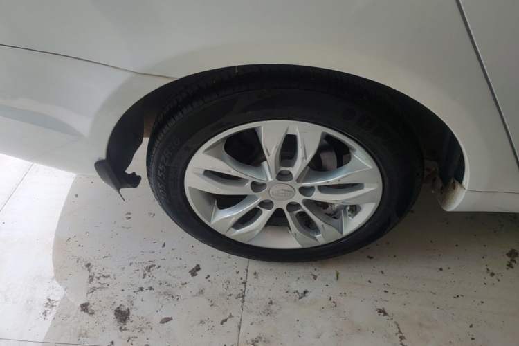 Used Geely Auto Emgrand 2016 Sedan 1.5L Manual Upward Edition Right Rear Wheel Hub