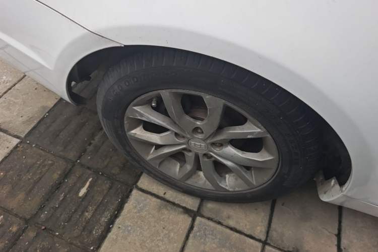 Used Geely Auto Emgrand 2016 Sedan 1.5L Manual Upward Edition Right Rear Wheel Hub