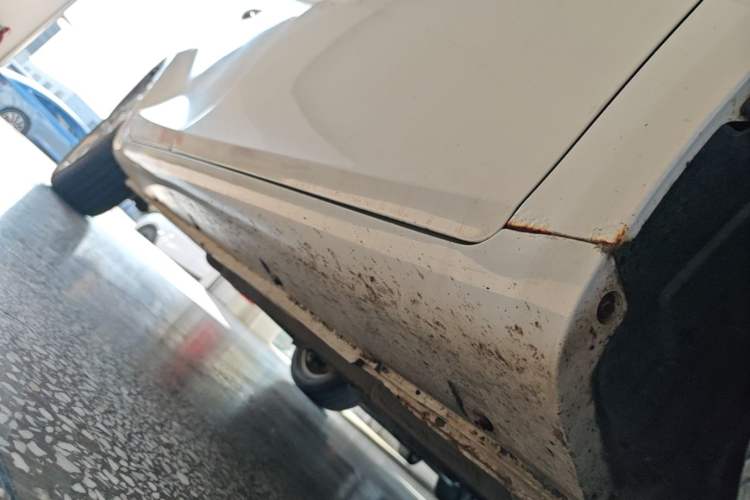 Used Geely Auto Emgrand 2016 Sedan 1.5L CVT Upward Version Right Side Sill