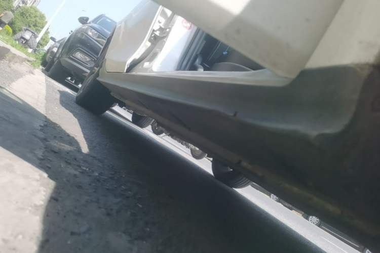 Used Geely Auto Emgrand 2016 Hatchback RS 1.5L Manual - Upward Edition Right Side Sill