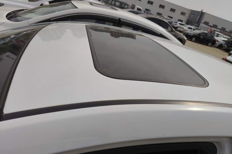 Used Geely Auto Emgrand 2016 Sedan 1.5L Manual Upward Edition Roof