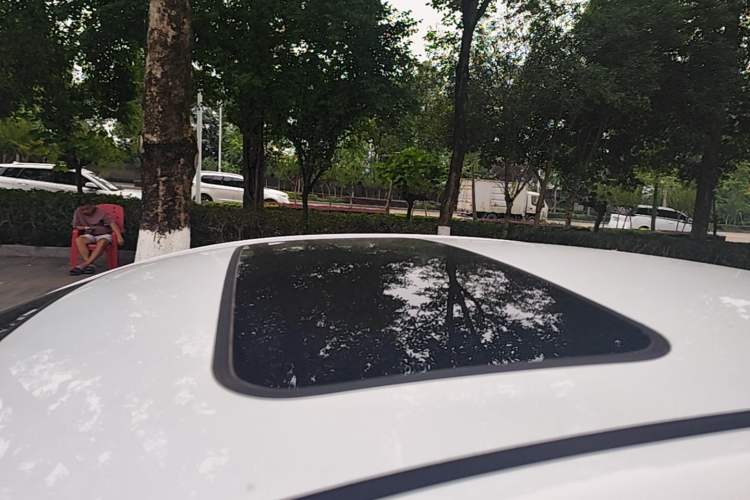 Used Geely Auto Emgrand 2016 Sedan 1.5L CVT Upward Version Roof