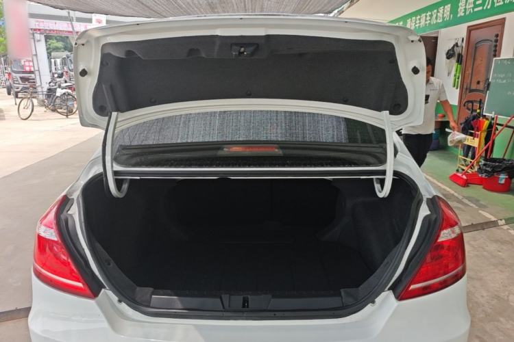 Used Geely Auto Emgrand 2016 Sedan 1.5L Manual Upward Edition Trunk