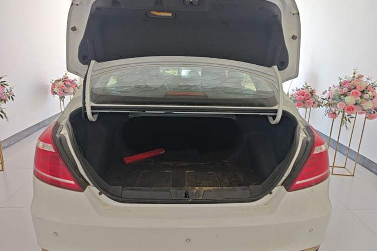 Used Geely Auto Emgrand 2016 Sedan 1.5L CVT Upward Version Trunk
