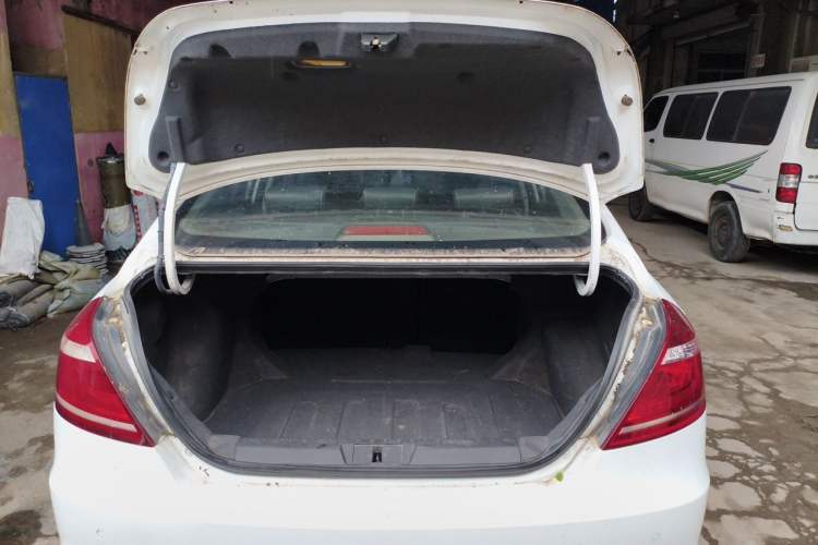 Used Geely Auto Emgrand 2016 Sedan 1.5L Manual Upward Edition Trunk