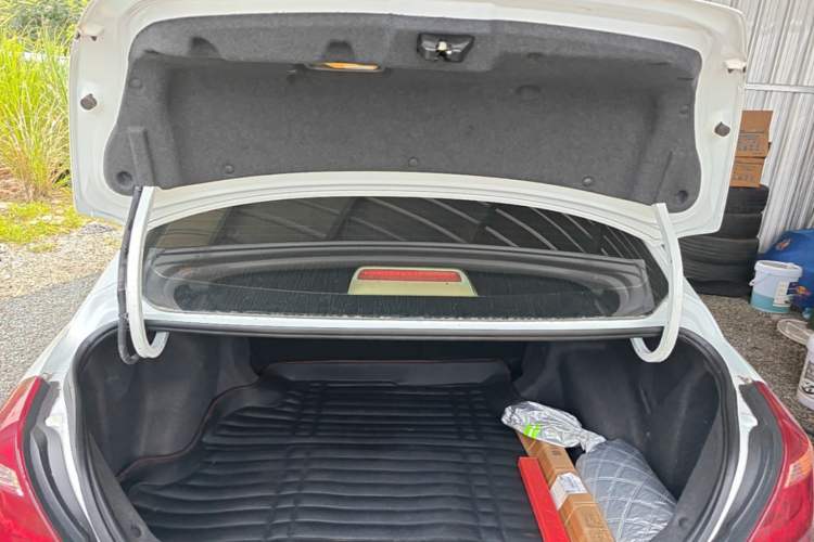 Used Geely Auto Emgrand 2016 Sedan 1.5L Manual Luxury Model Trunk