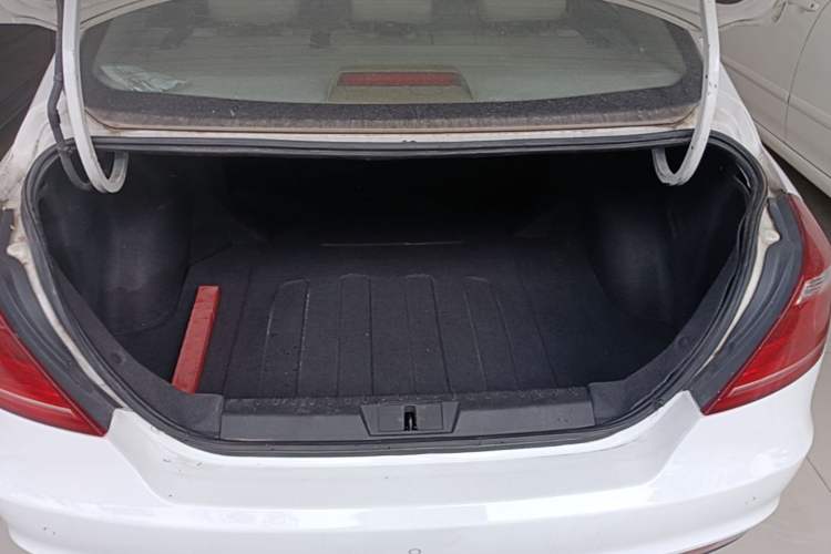 Used Geely Auto Emgrand 2016 Sedan 1.5L CVT Luxury Model Trunk