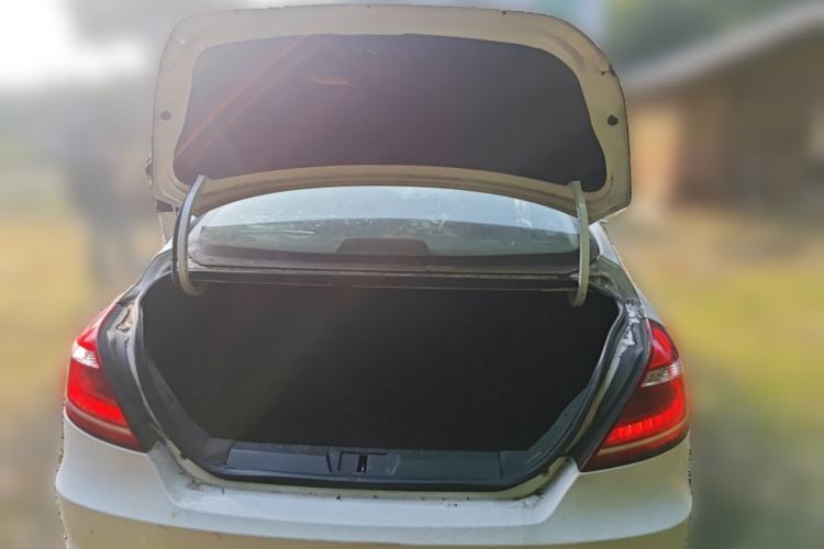 Used Geely Auto Emgrand 2016 Sedan 1.5L Manual Upward Edition Trunk