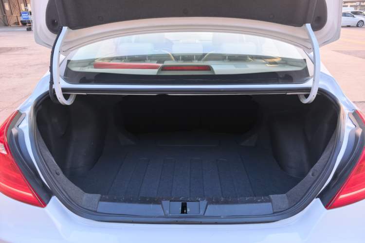 Used Geely Auto Emgrand 2016 Sedan 1.5L CVT Luxury Model Trunk