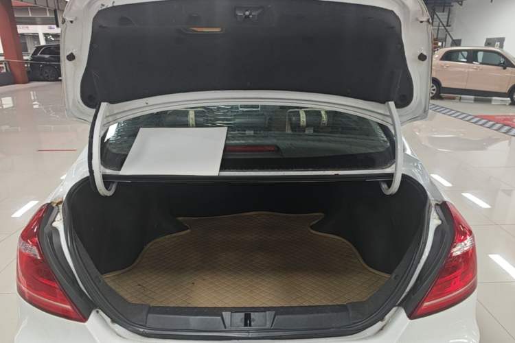 Used Geely Auto Emgrand 2016 Sedan 1.5L Manual Upward Edition Trunk