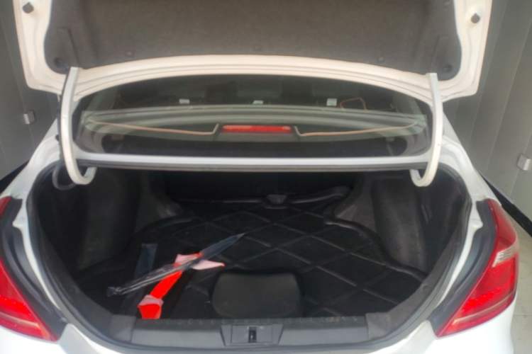 Used Geely Auto Emgrand 2016 Sedan 1.5L Manual Upward Edition Trunk