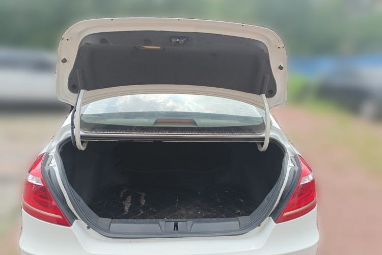 Used Geely Auto Emgrand 2016 Sedan 1.5L Manual Upward Edition Trunk