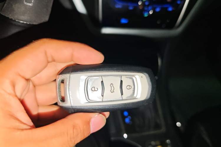 Used Geely Auto Emgrand 2016 Sedan 1.5L CVT Upward Version Vehicle Key