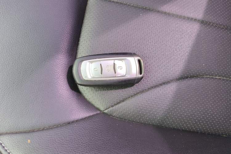 Used Geely Auto Emgrand 2016 Sedan 1.5L Manual Upward Edition Vehicle Key