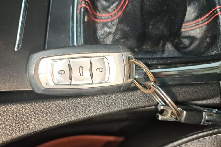 Used Geely Auto Emgrand 2016 Sedan 1.5L Manual Upward Edition Vehicle Key