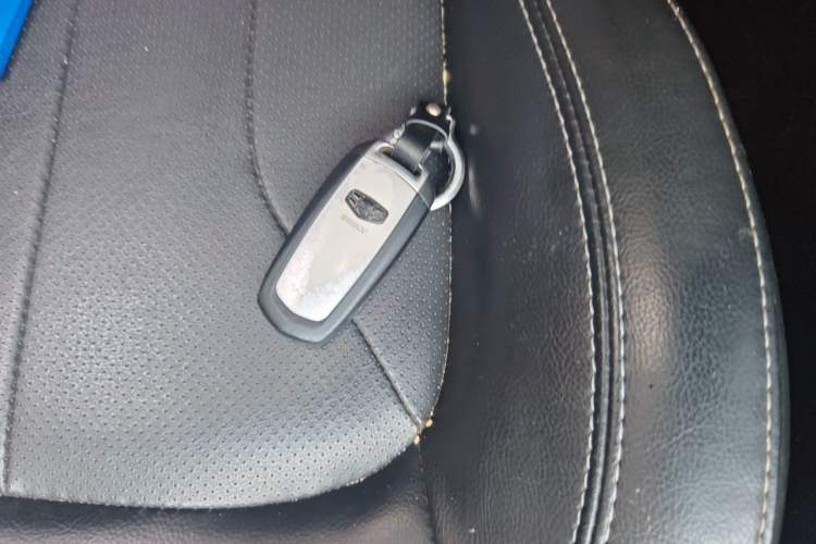 Used Geely Auto Emgrand 2016 Sedan 1.5L Manual Upward Edition Vehicle Key
