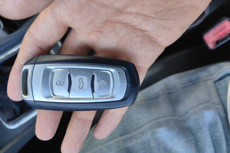 Used Geely Auto Emgrand 2016 Sedan 1.5L Manual Upward Edition Vehicle Key