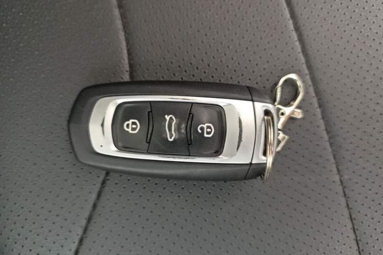 Used Geely Auto Emgrand 2016 Sedan 1.5L CVT Upward Version Vehicle Key