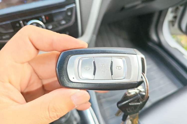 Used Geely Auto Emgrand 2016 Sedan 1.5L Manual Upward Edition Vehicle Key